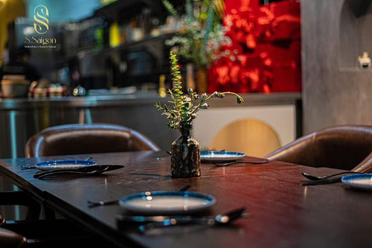 MISS SANNIE <br> HÀ LAN